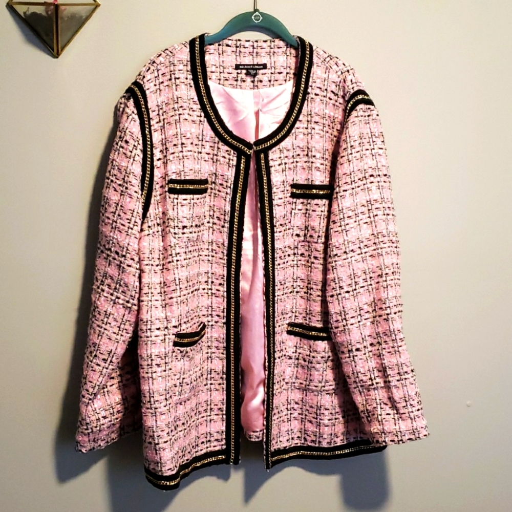 Tweed blazer with gold and black lining